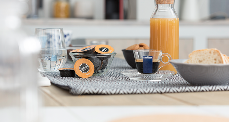 accessori-tazzine-e-cucchiaini-trasparenza-collection-espresso-ambientata-m-806